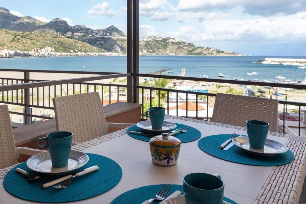 Casablu, Un Delizioso Bilocale Sulla Baia Di Naxos Lägenhet Giardini Naxos Exteriör bild