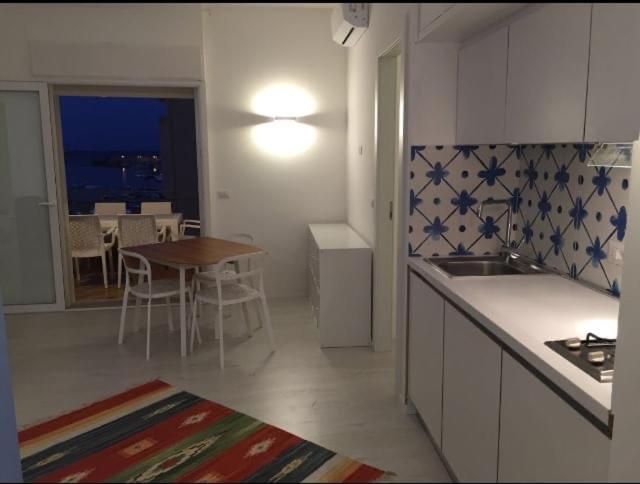 Casablu, Un Delizioso Bilocale Sulla Baia Di Naxos Lägenhet Giardini Naxos Exteriör bild