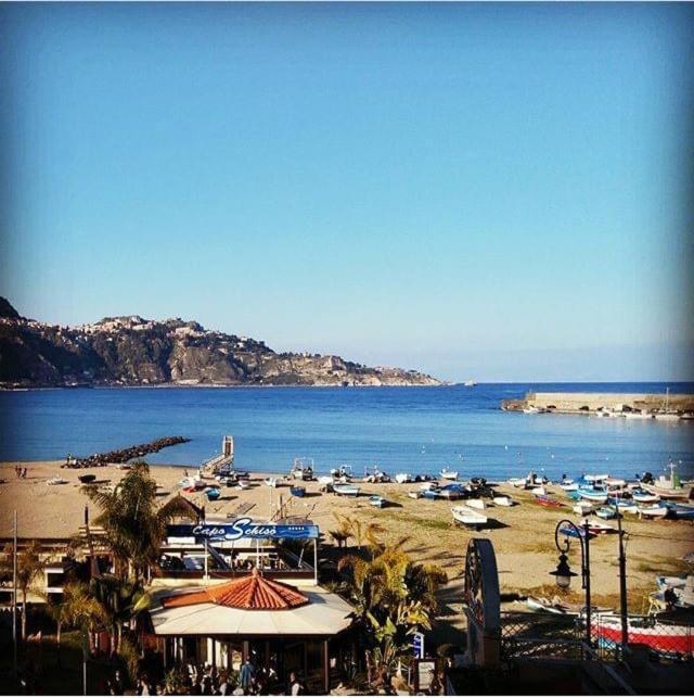Casablu, Un Delizioso Bilocale Sulla Baia Di Naxos Lägenhet Giardini Naxos Exteriör bild